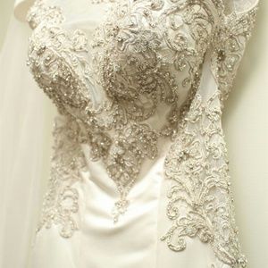 Wedding gown size 2 (new only wore for 5 hours)